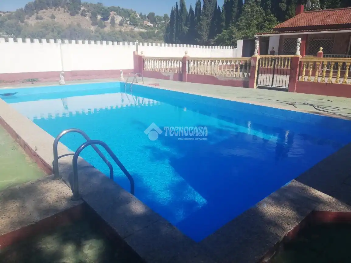Piscina de Finca rústica en venda en Jaén amb Aire condicionat