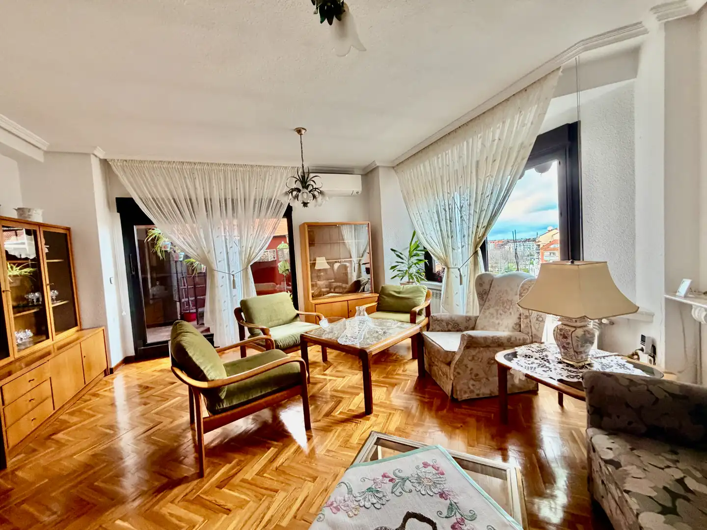 Sala de estar de Dúplex en venta en Leganés con Aire acondicionado, Calefacción y Jardín privado