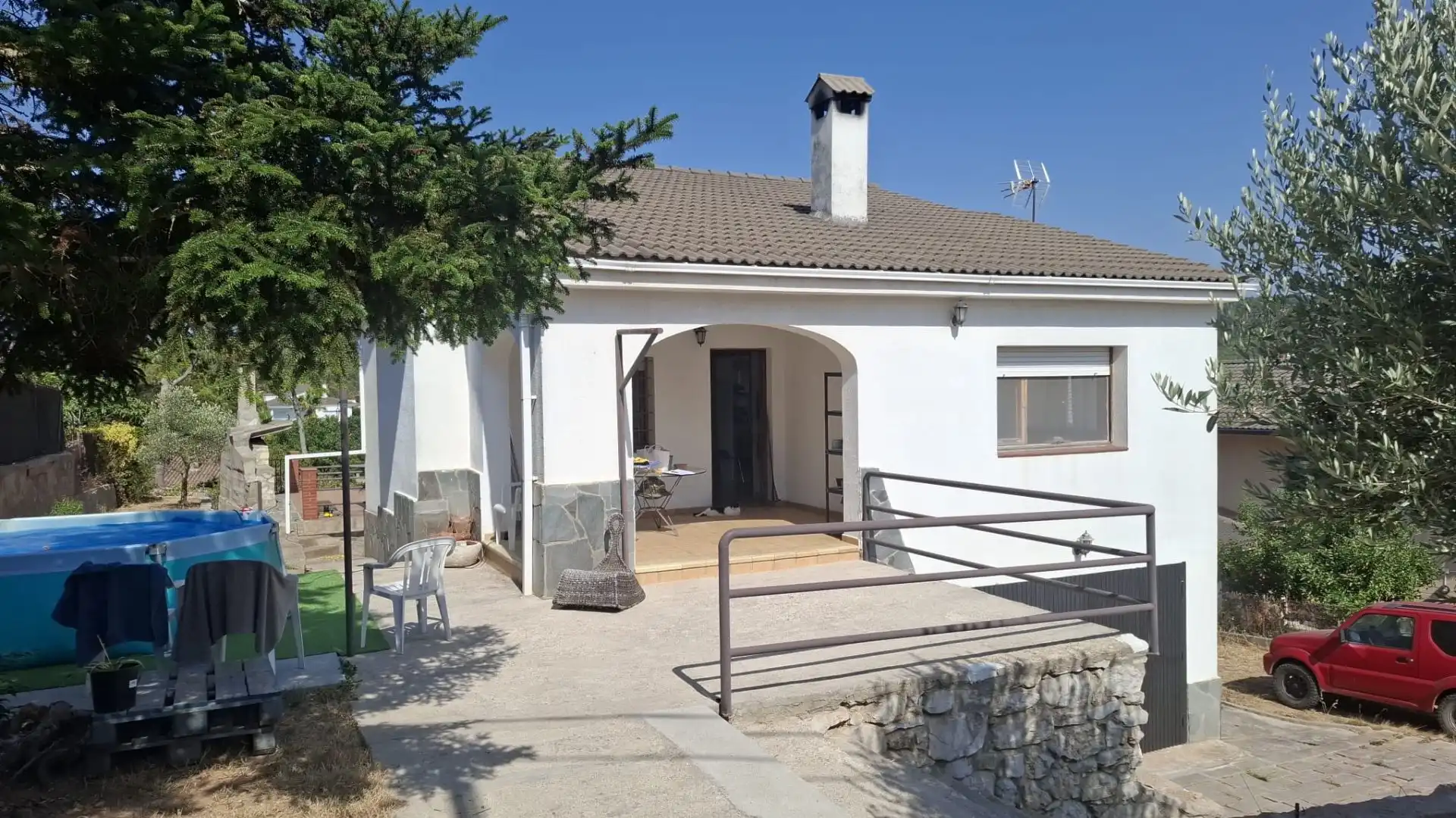 Vista exterior de Casa o xalet en venda en Vallirana amb Calefacció
