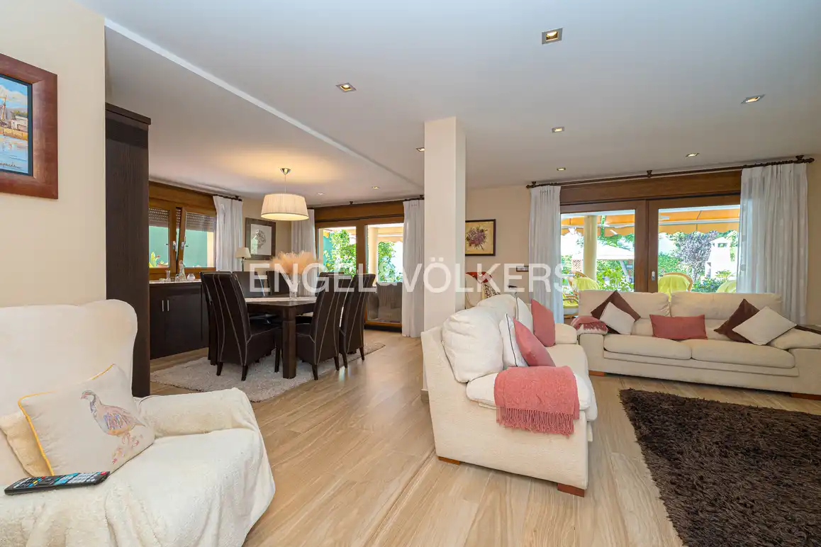 Sala de estar de Casa o chalet en venta en Benidorm con Aire acondicionado, Jardín privado y Piscina