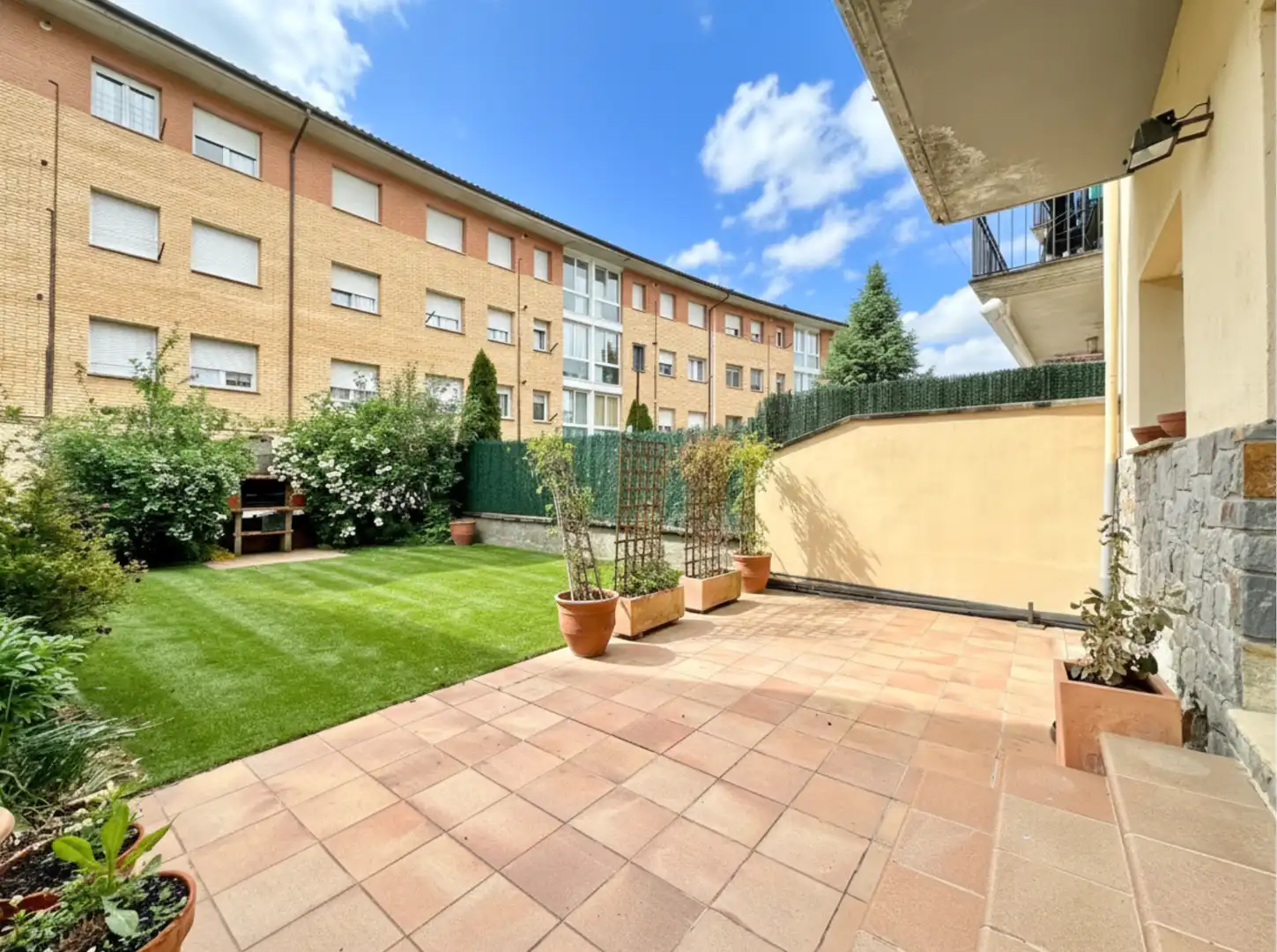 Terrassa de Casa adosada en venda en Campdevànol amb Calefacció, Jardí privat i Terrassa