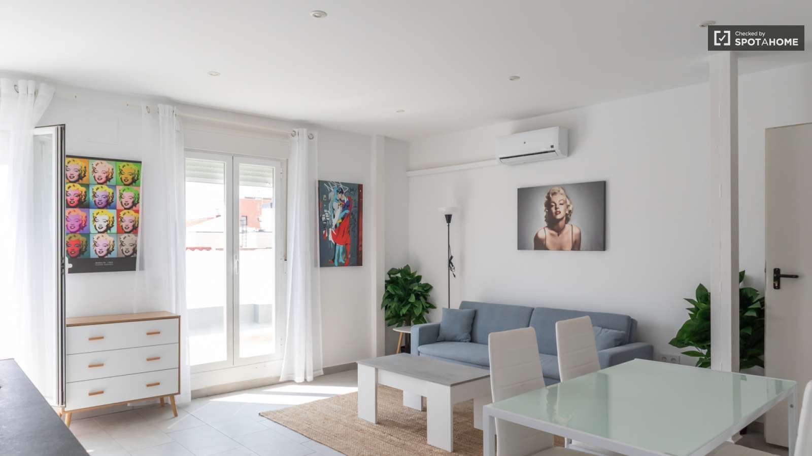 Living room of Apartment to share in  Madrid Capital  with Air Conditioner and Terrace