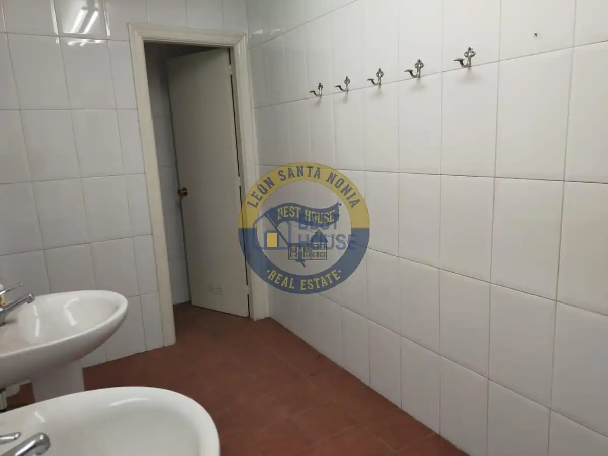 Business premises for sale in Trobajo del Camino, imagen 16
