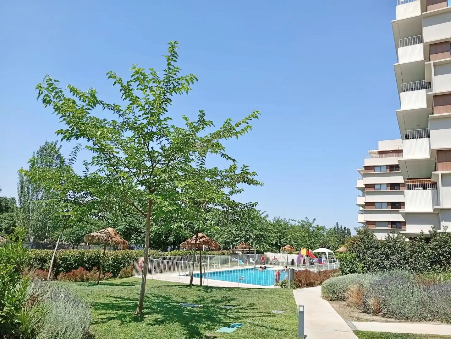 Piscina de Pis de lloguer en Granada amb Aire condicionat, Calefacció i Parquet