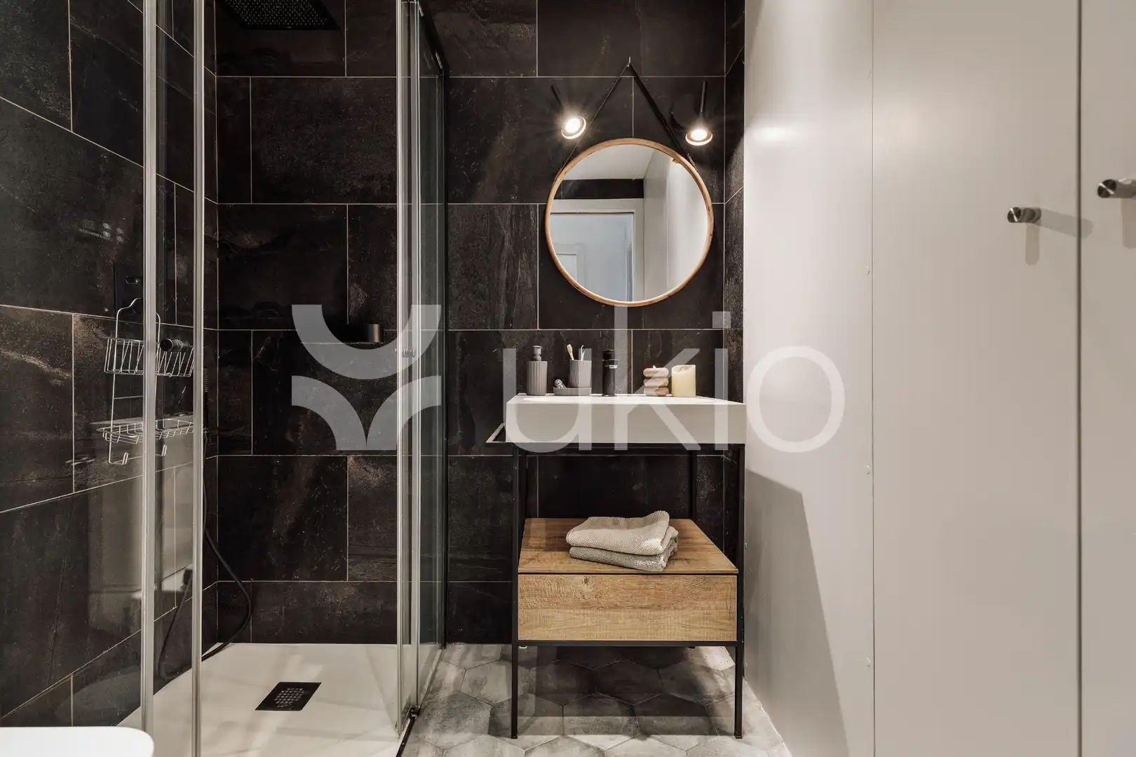 Bany de Apartament de lloguer en Barcelona amb Aire condicionat, Calefacció i Moblat