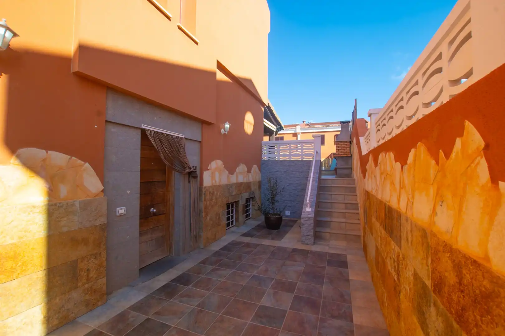 Vista exterior de Casa o xalet en venda en Gáldar amb Terrassa i Piscina