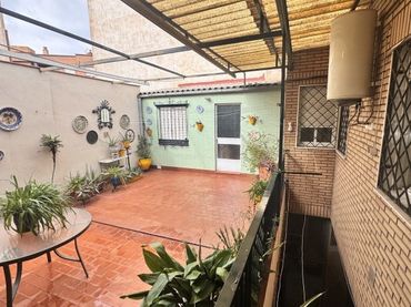 Reihenhaus mit Balkon zum Verkauf in Calle Áurea Galindo
