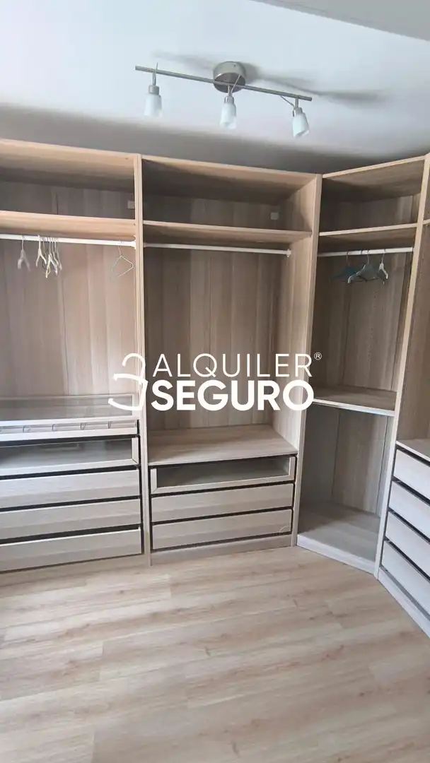 Wohnung zur Miete in Dos Hermanas mit Klimaanlage, Terrasse und Schwimmbad