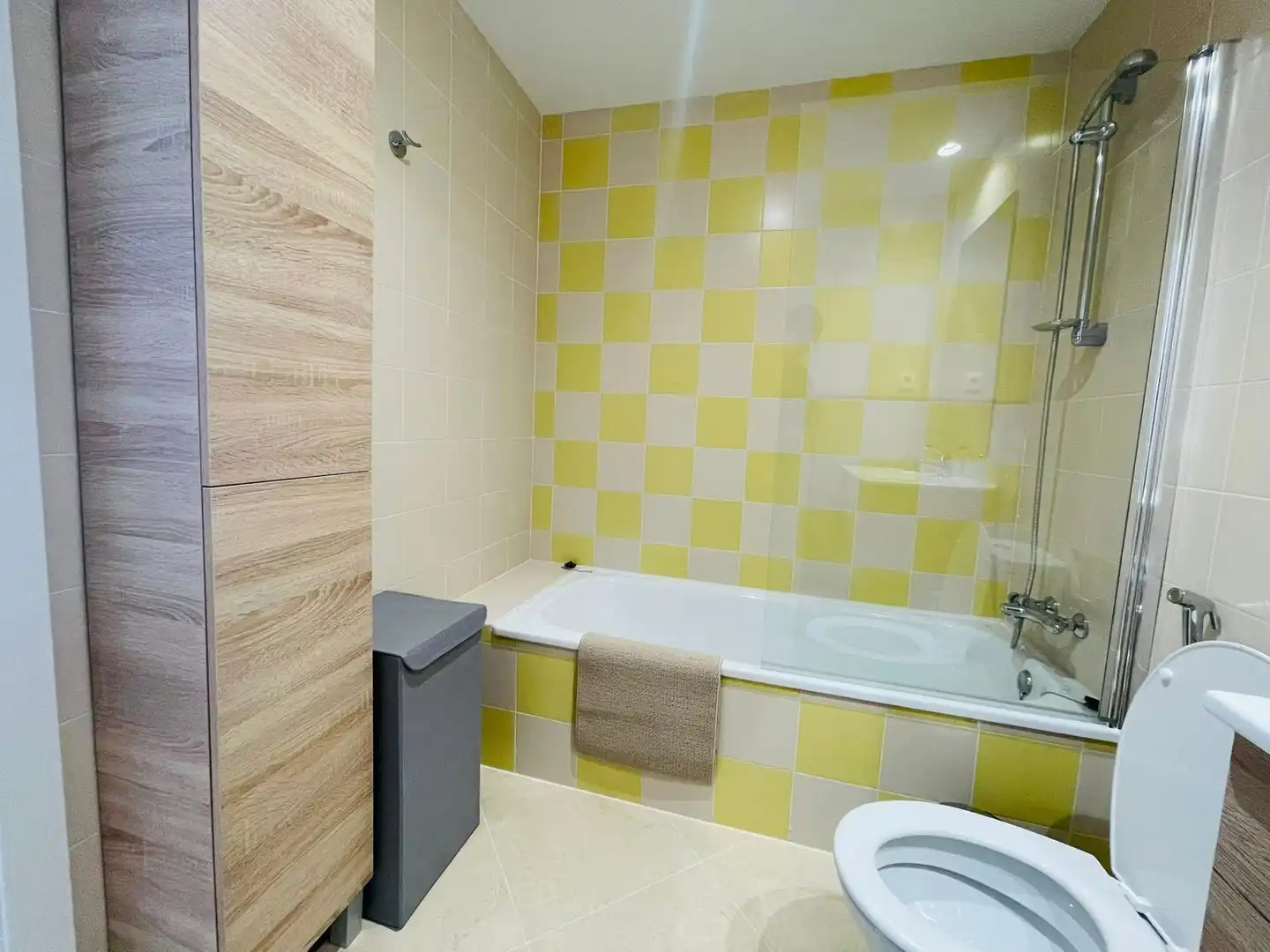 Bathroom of Flat for sale in Benalmádena  with Air Conditioner, Storage room and Furnished