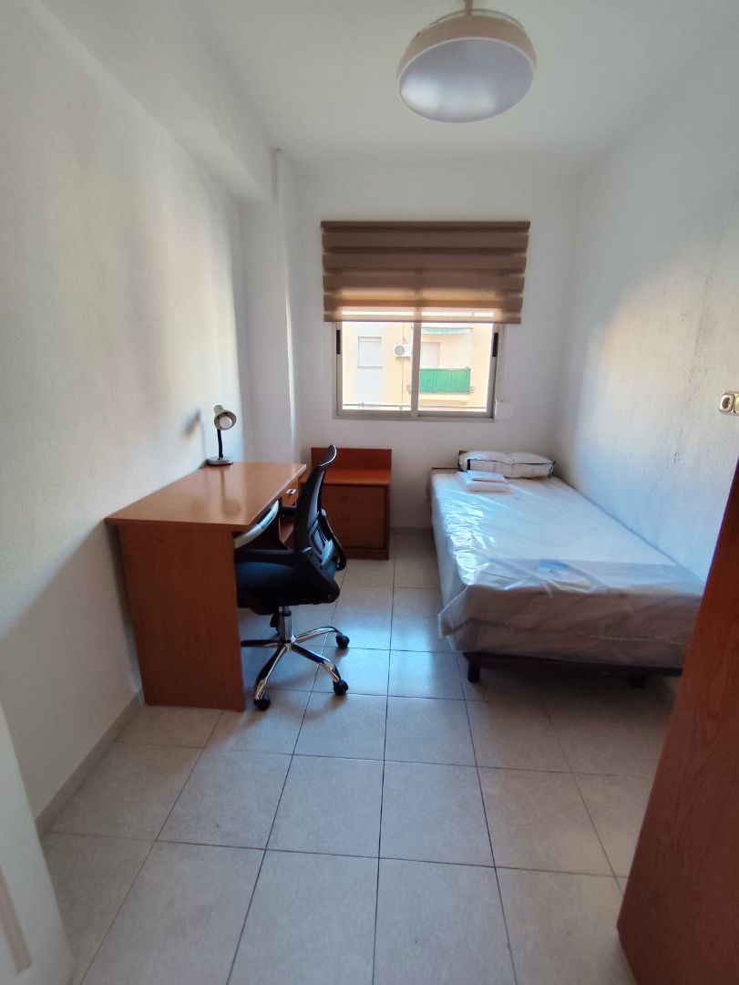 Flat to share in Calle Virgen de la Consolación, Angustias - Chana - Encina, Chana