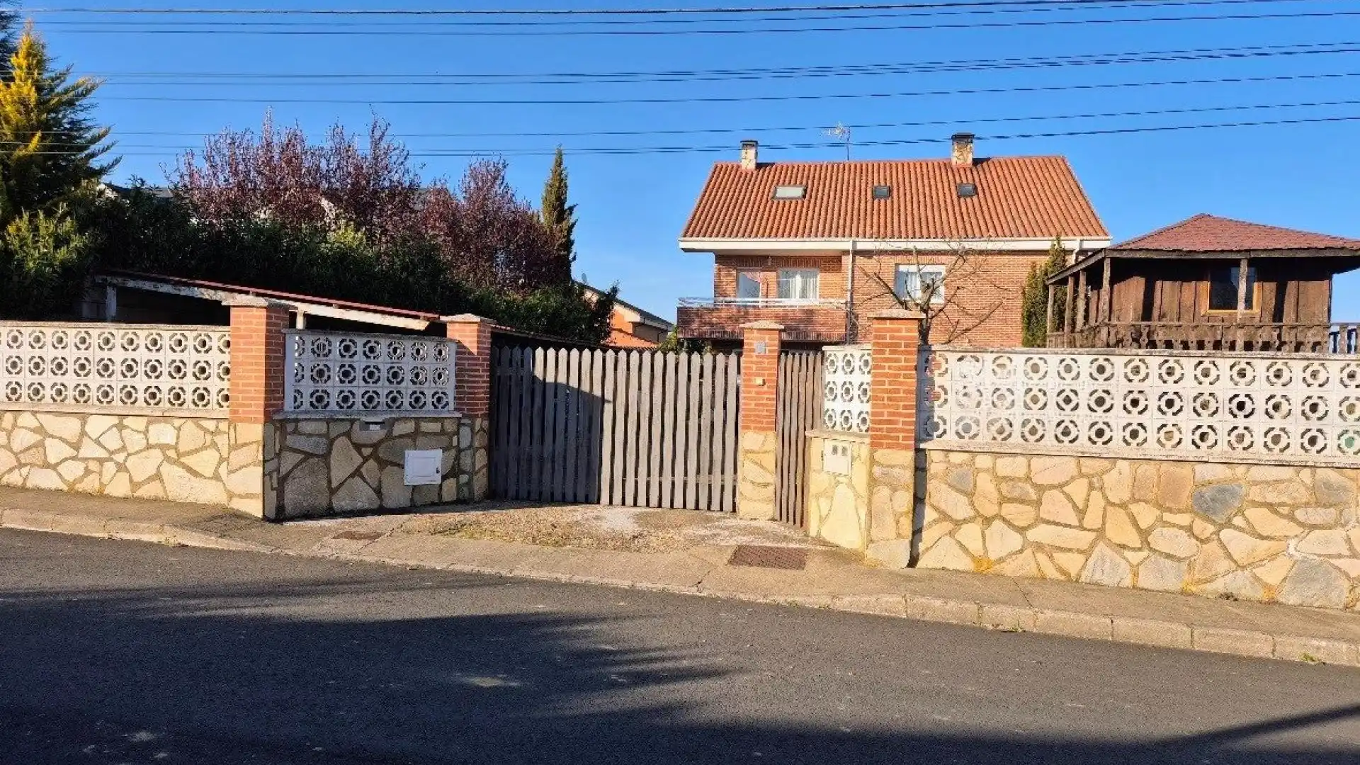 Vista exterior de Casa o chalet en venta en Valdefresno con Calefacción