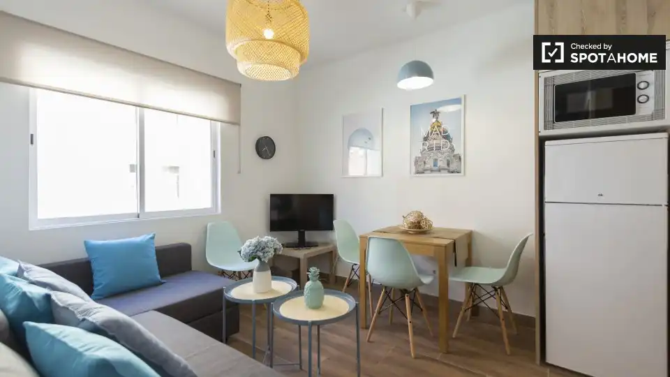 Living room of Flat for rent in Madrid  with Air Conditioner, Heating and Furnished