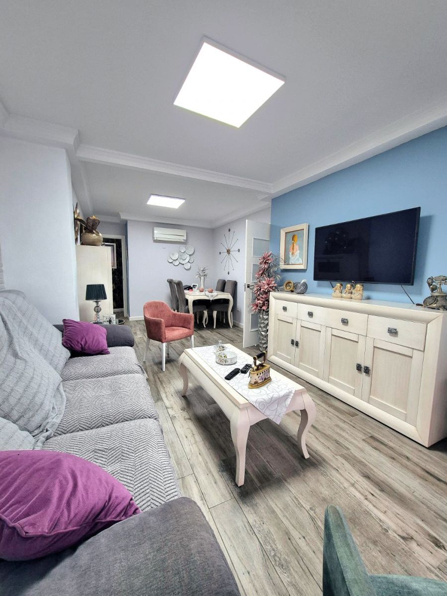 Apartment for sale in  Plaza de Neptuno, Barriada de Andalucía - Ardila