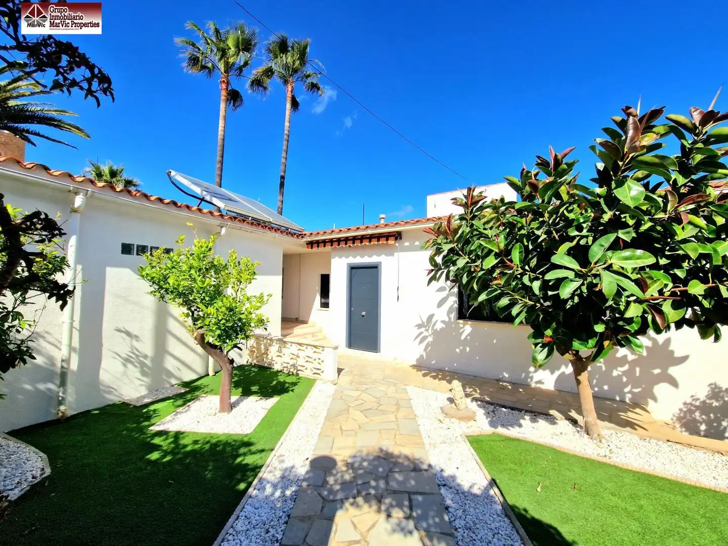 Vista exterior de Casa o chalet en venta en La Nucia con Aire acondicionado, Calefacción y Jardín privado