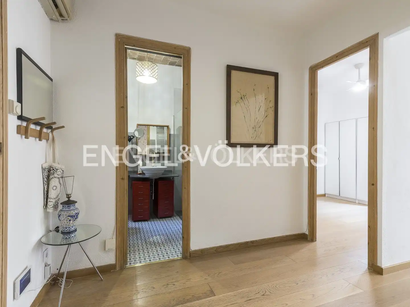 Flat for sale in Barcelona  with Air Conditioner, Heating and Furnished