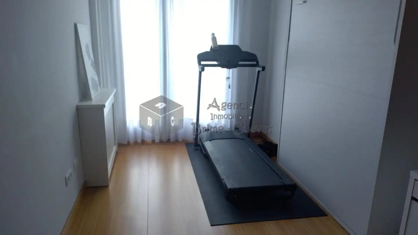 Schlafzimmer von Erdgeschoss zum Verkauf in Oviedo  mit Heizung, Privatgarten und Parkett