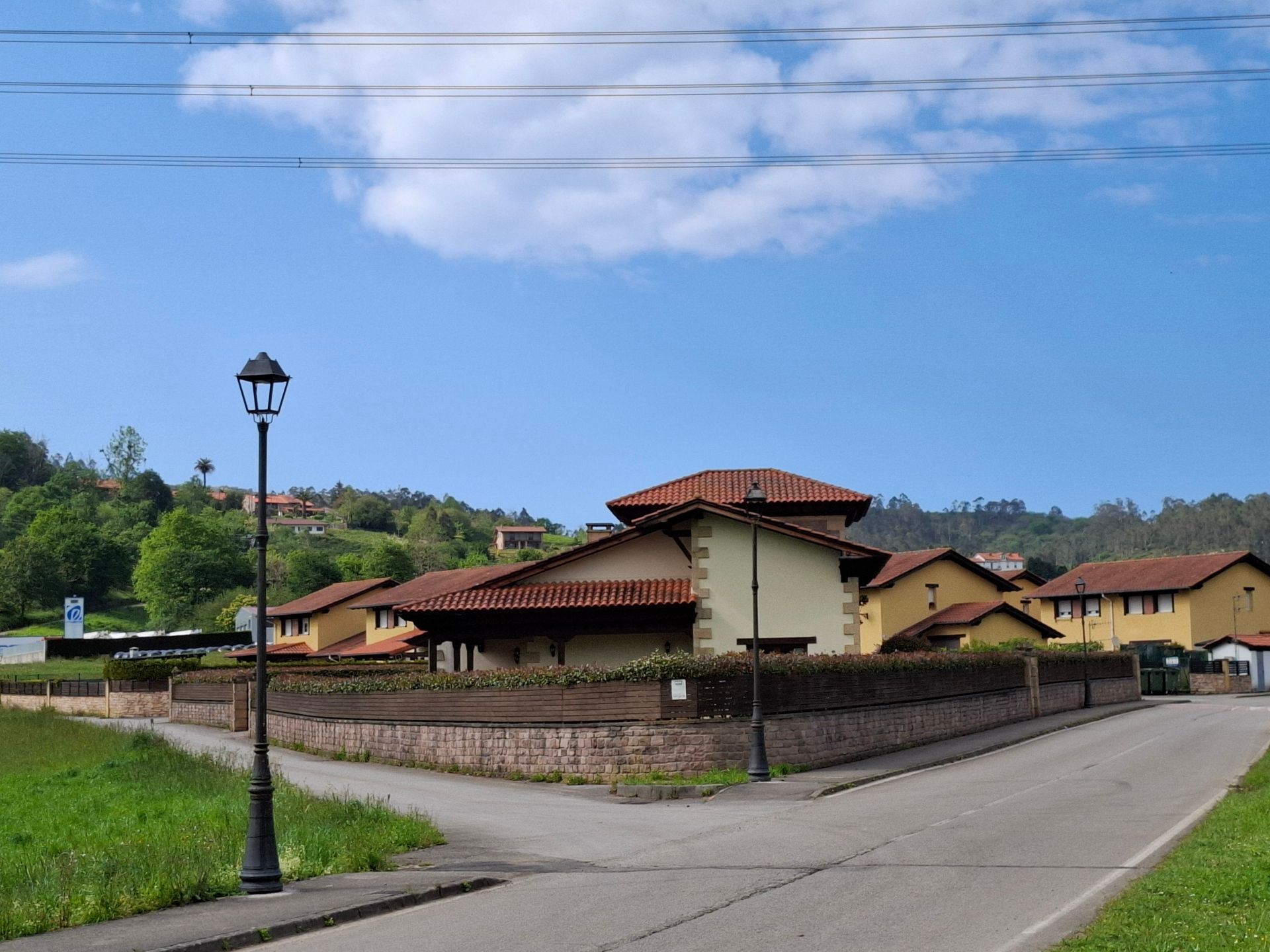 Vista exterior de Casa o xalet en venda en Udías amb Jardí privat