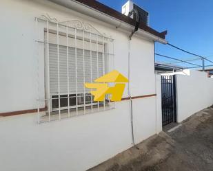 Vista exterior de Casa o xalet de lloguer en  Córdoba Capital amb Aire condicionat i Moblat
