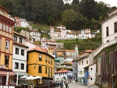 Vista exterior de Pis en venda en Cudillero amb Calefacció, Traster i Forn