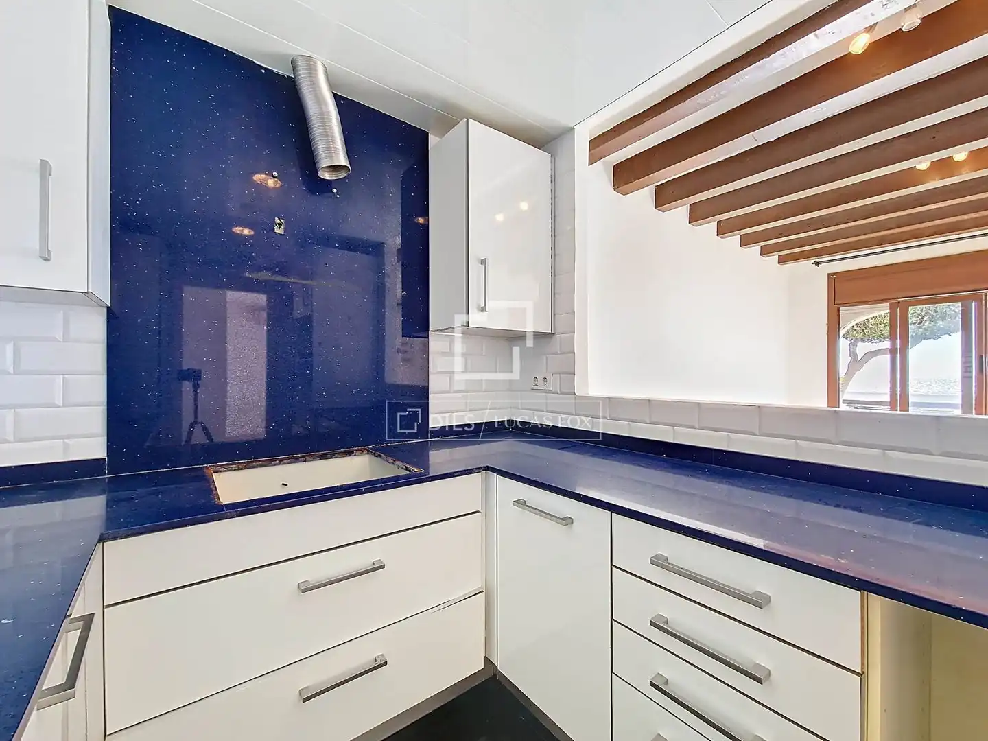 Kitchen of Flat for sale in Vilanova i la Geltrú  with Air Conditioner and Heating