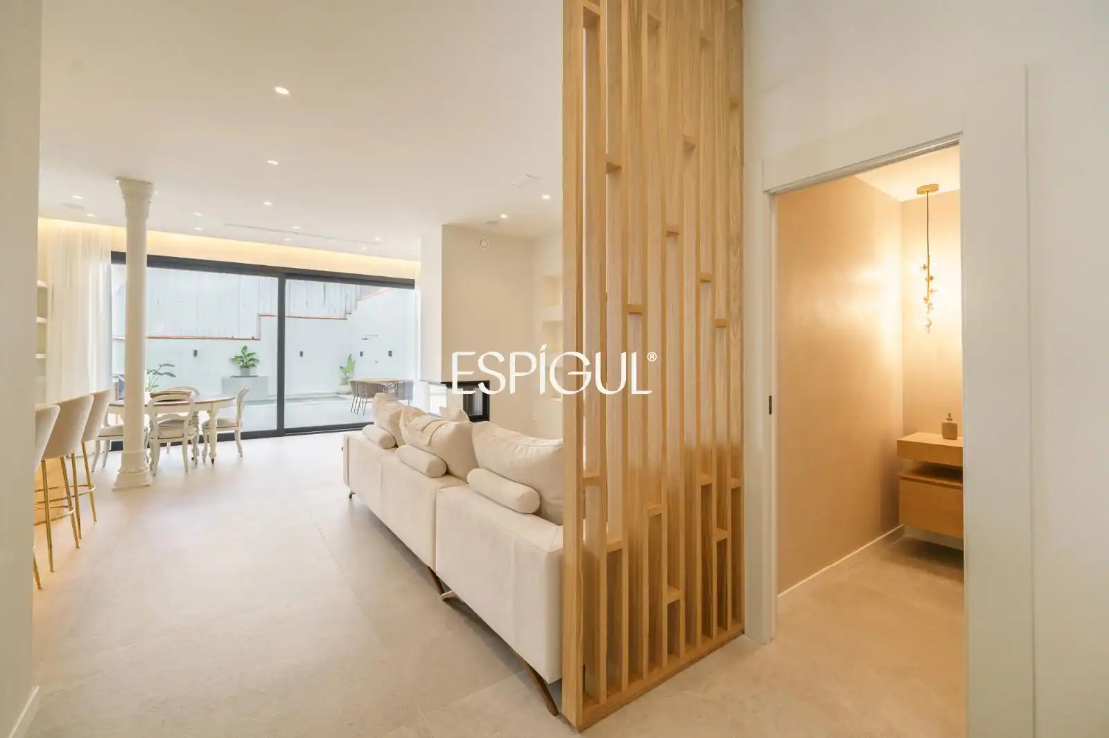 Sala de estar de Casa adosada en venta en Calella con Aire acondicionado, Calefacción y Parquet