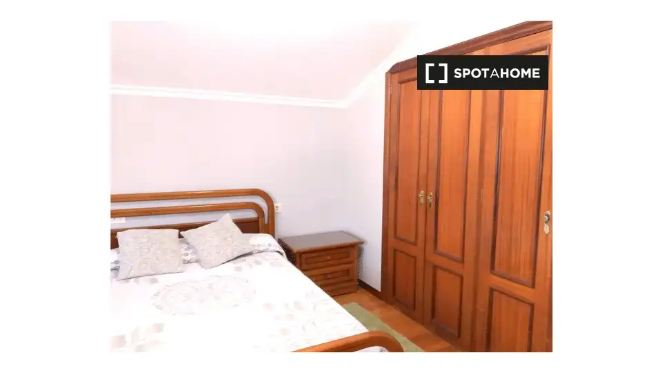 Bedroom of Flat for share in Cabral - Candeán