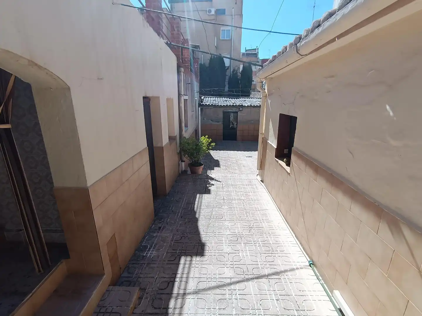 Vista exterior de Casa o xalet en venda en Puertollano amb Terrassa i Traster
