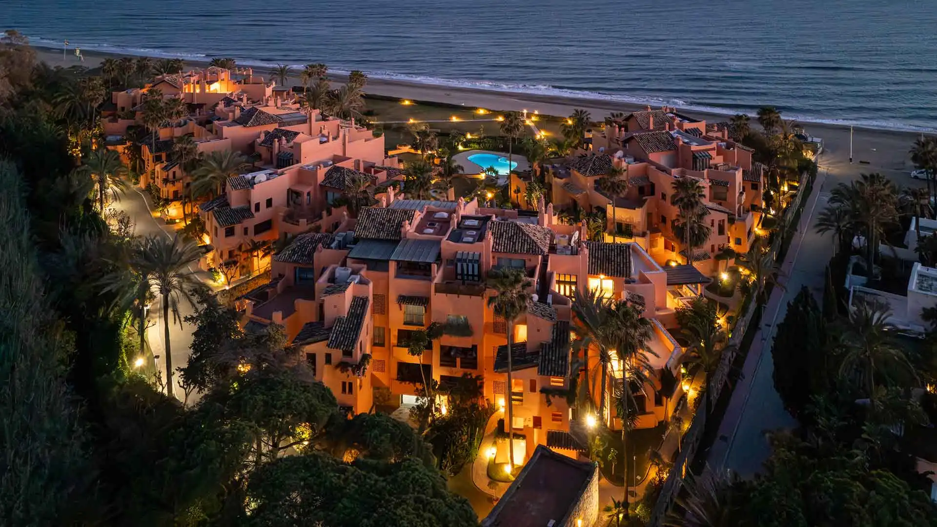 Vista exterior de Ático en venta en Marbella con Aire acondicionado, Terraza y Trastero