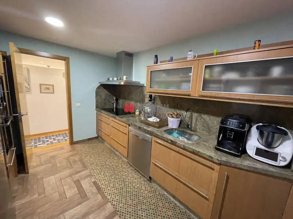 Appartamento con terrazza in vendita a Avenida Rosalía de Castro, imagen 3