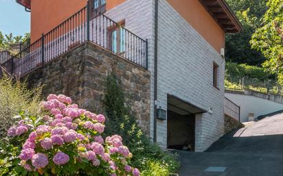 Vista exterior de Casa o xalet en venda en Lena amb Terrassa i Balcó