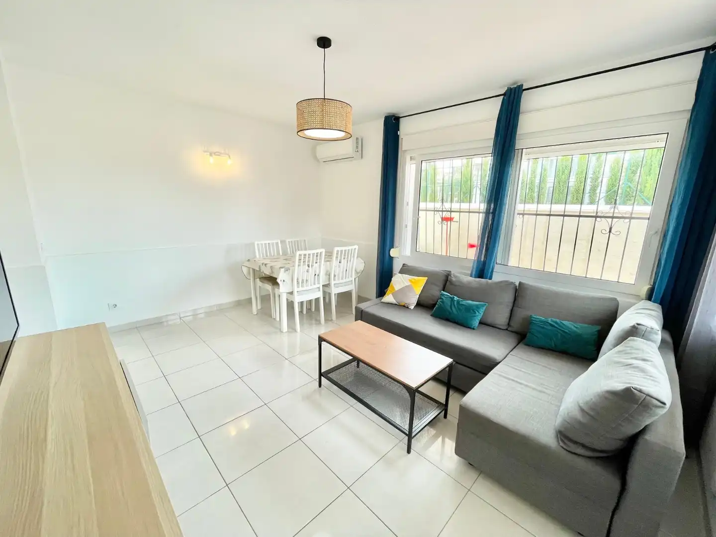 Vista exterior de Apartament de lloguer en Torrevieja amb Aire condicionat, Calefacció i Terrassa