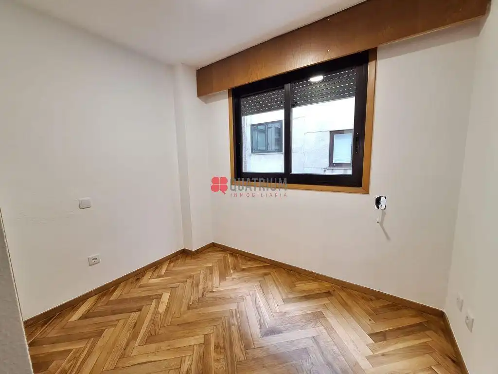 Piso de alquiler en Santiago de Compostela  con Balcón