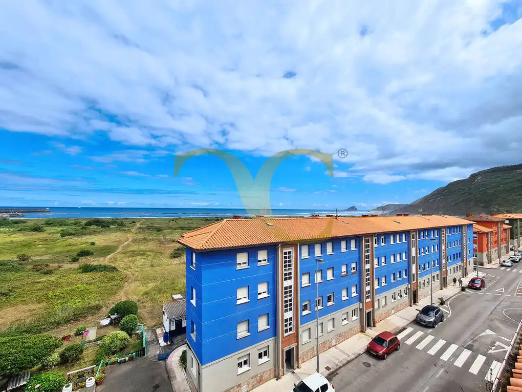 Vista exterior de Dúplex en venta en Soto del Barco con Calefacción y Amueblado