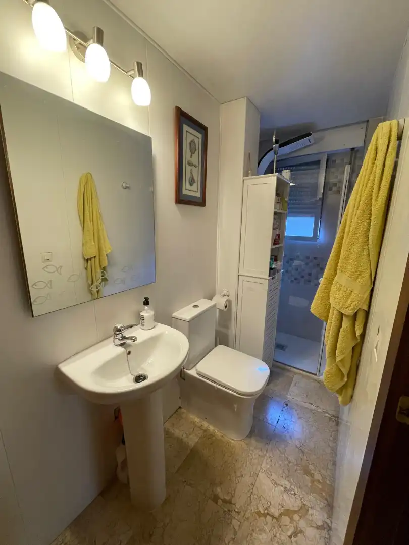 Bathroom of Flat for sale in Córdoba  with Air Conditioner, Heating and Storage room
