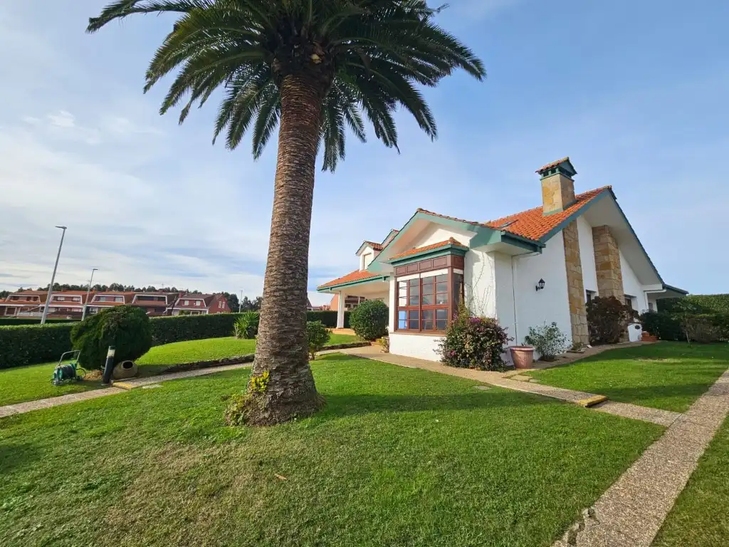 Vista exterior de Casa o chalet en venta en Gozón