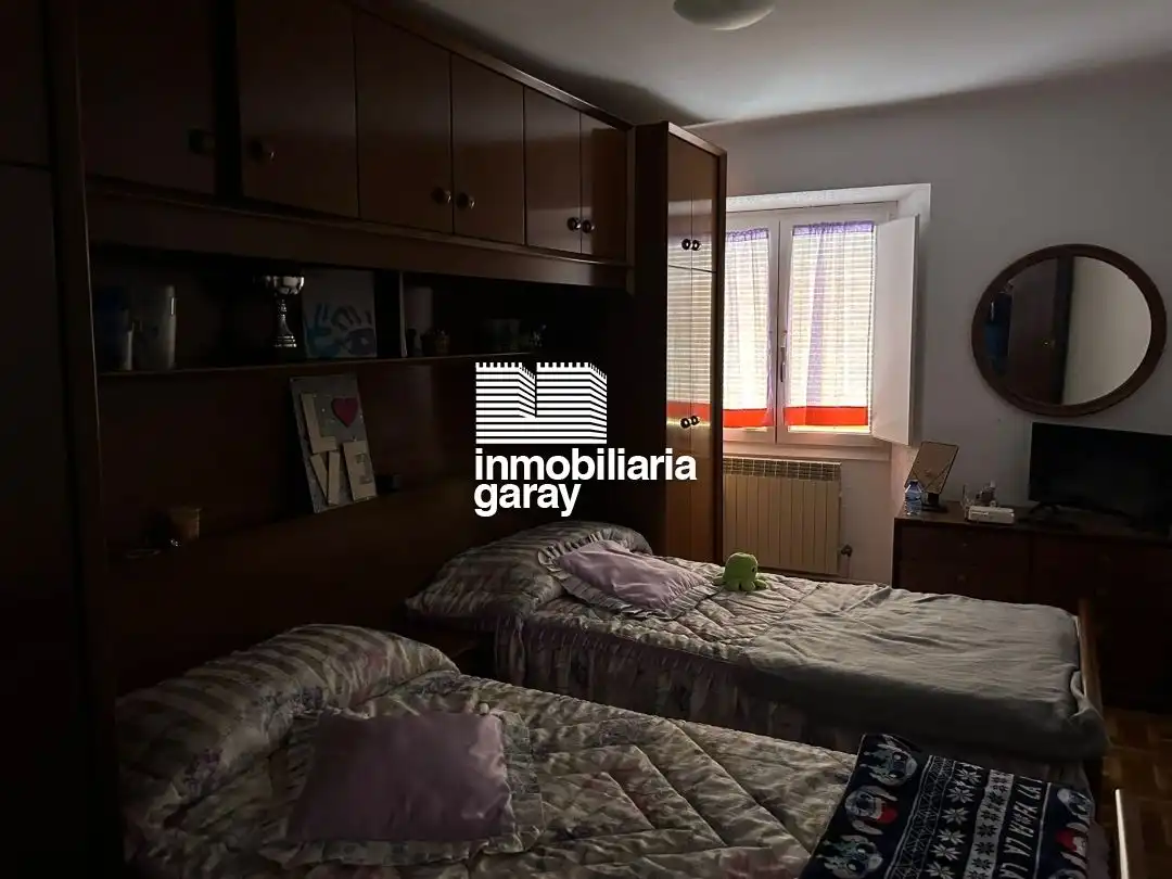 Dormitori de Casa adosada en venda en Merindad de Valdivielso amb Calefacció i Moblat