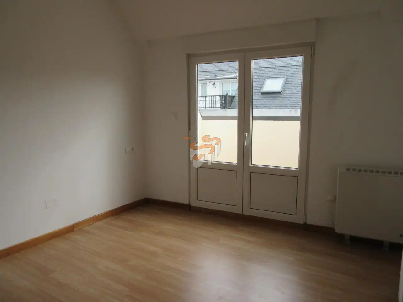 Dormitori de Apartament de lloguer en Ferrol amb Calefacció i Traster
