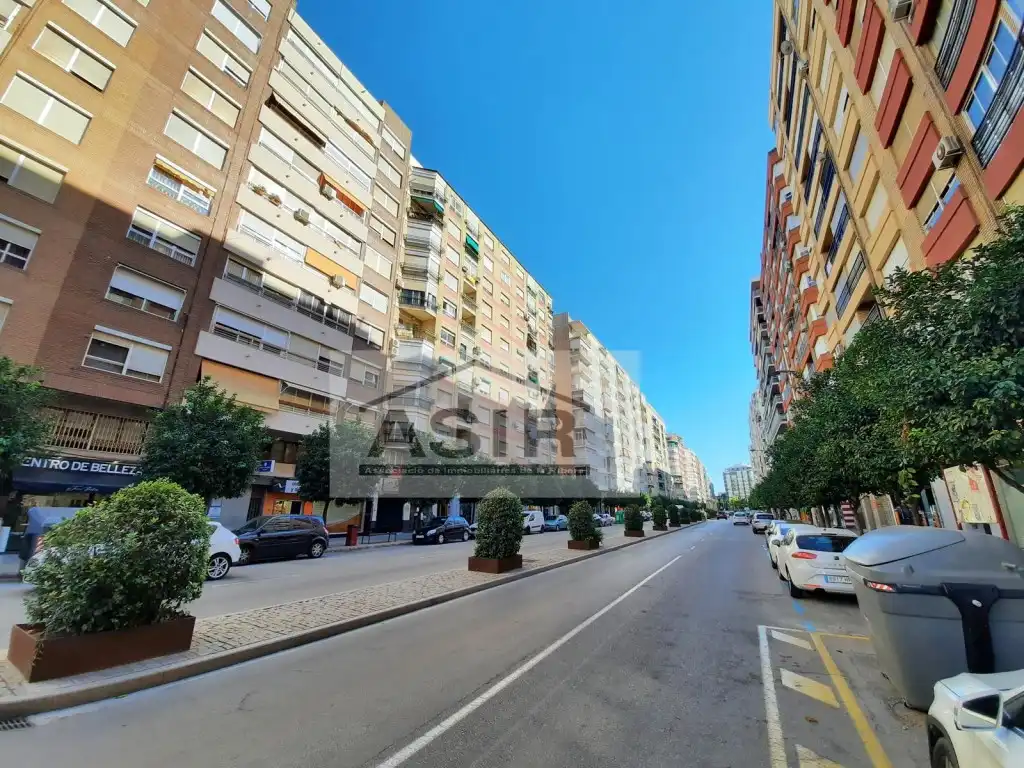 Gewerbefläche zur Miete in Casc Urbà, imagen 4