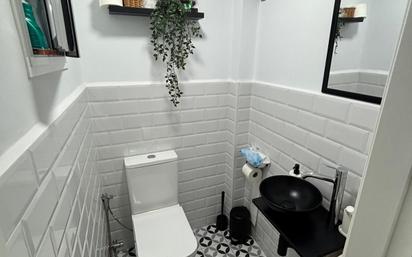 Bathroom of Flat for sale in  Sevilla Capital