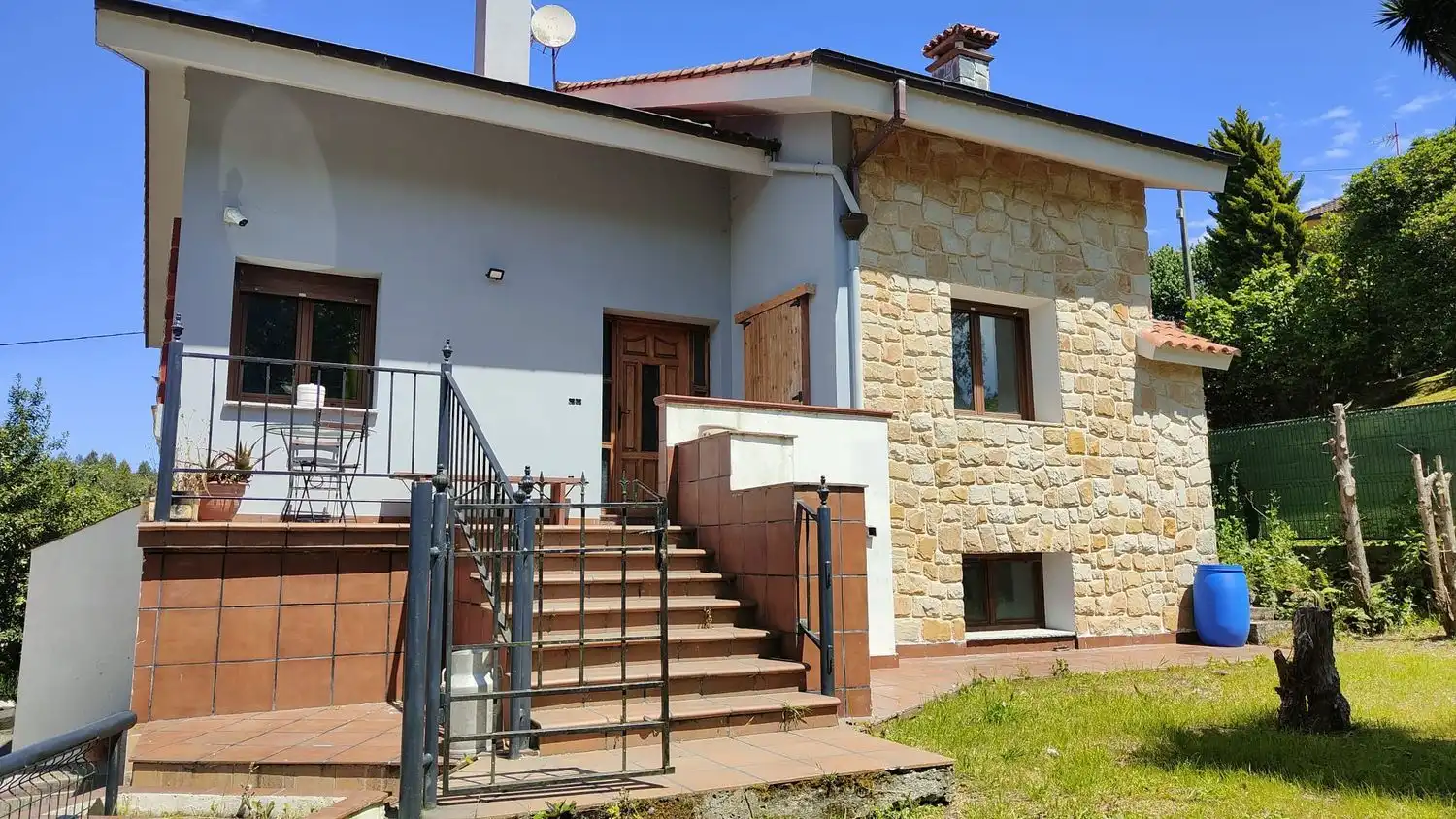 Vista exterior de Casa o xalet en venda en Villaviciosa amb Terrassa, Traster i Piscina