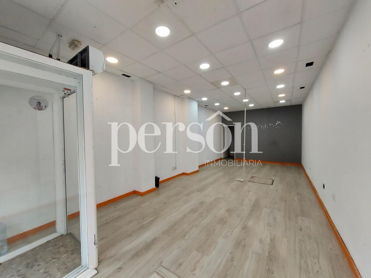 Premises to rent in  Valencia Capital  with Air Conditioner