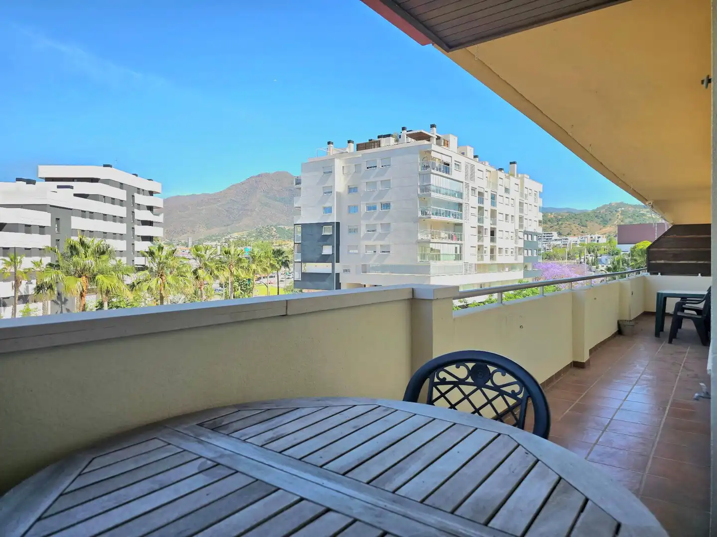 Vista exterior de Pis en venda en Estepona amb Aire condicionat, Calefacció i Terrassa