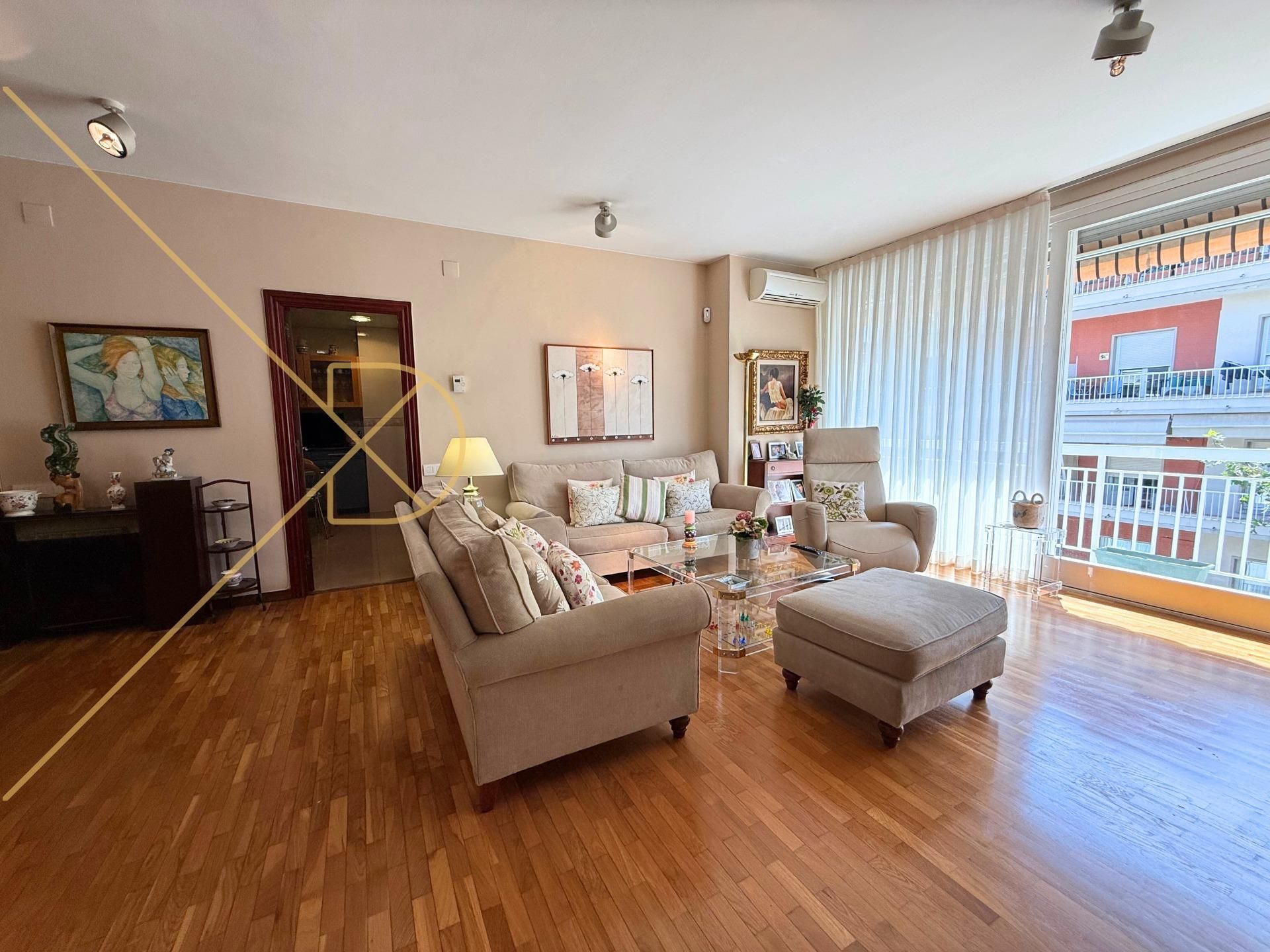 Sala d'estar de Àtic en venda en  Barcelona Capital amb Calefacció, Parquet i Traster