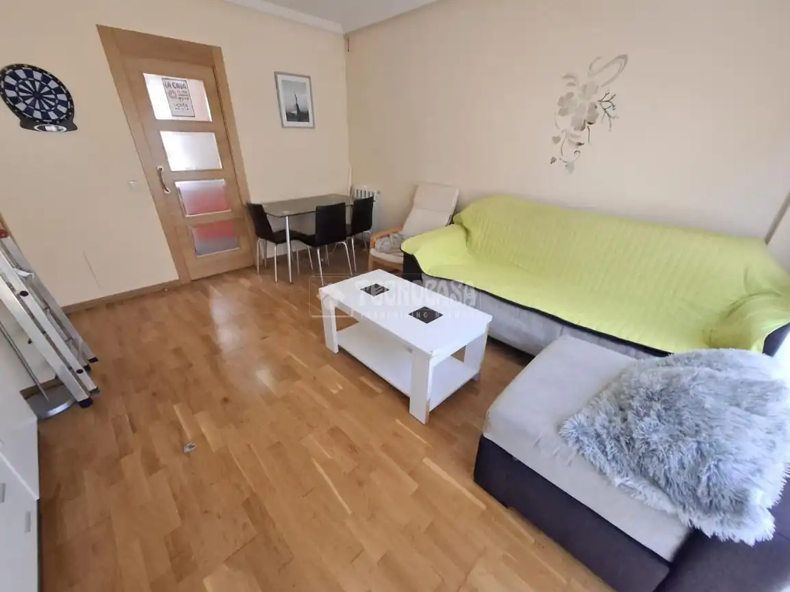Sala de estar de Casa adosada en venta en Ávila con Calefacción, Amueblado y Balcón