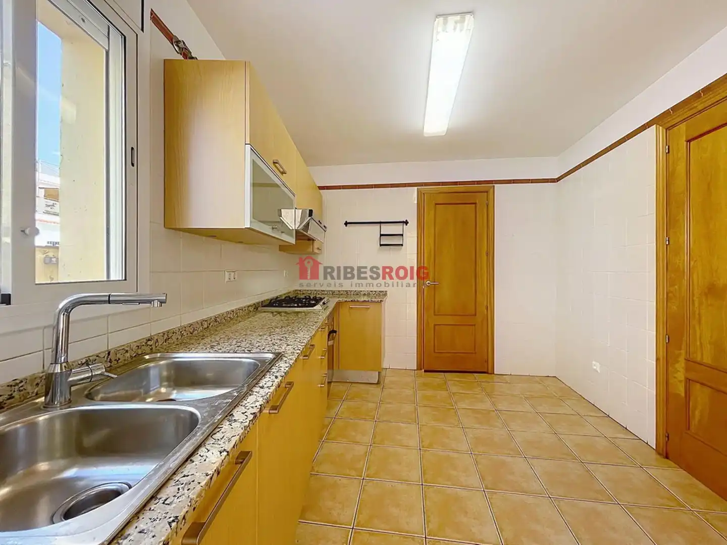 Cuina de Casa adosada en venda en Sant Pere de Ribes amb Calefacció, Jardí privat i Terrassa