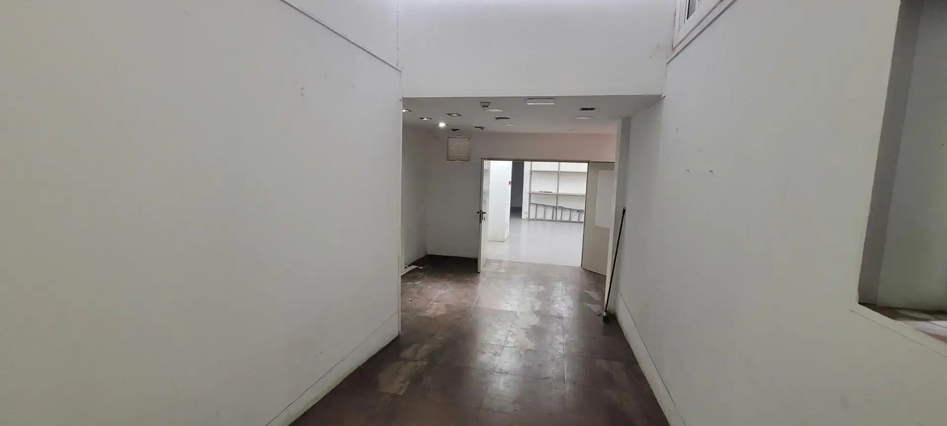 Gewerbefläche zum Verkauf in Carrer de Viladomat, imagen 10