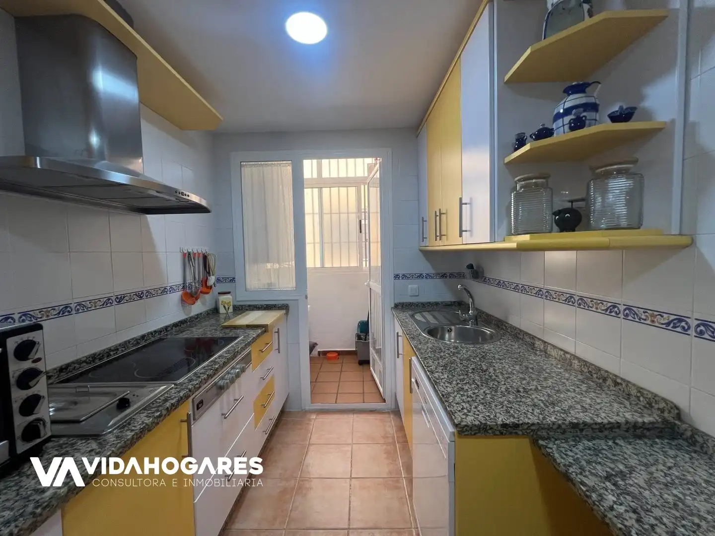Küche von Wohnung zum Verkauf in Chipiona mit Terrasse