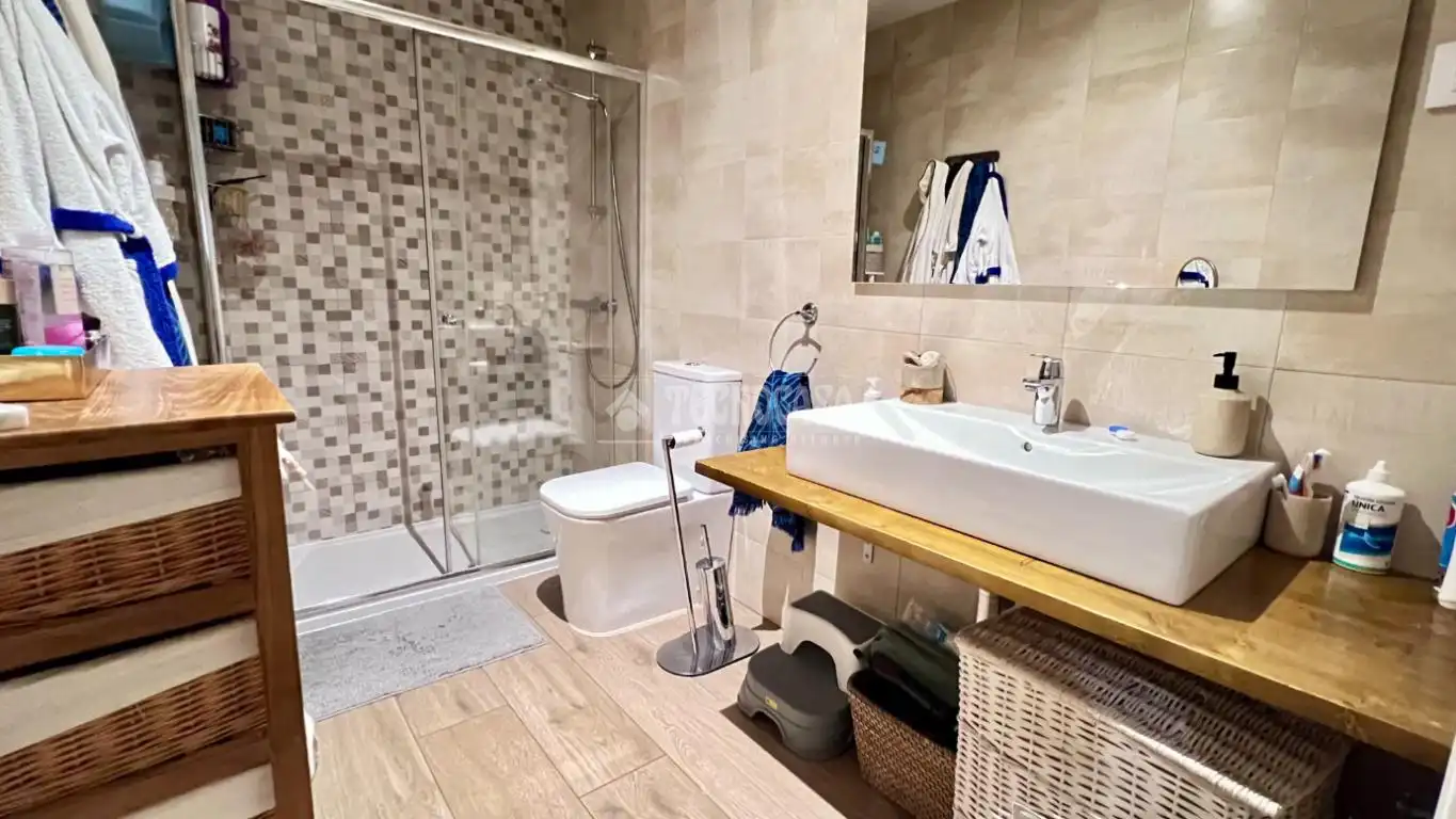 Bathroom of Flat for sale in Alcalá de Henares  with Air Conditioner, Heating and Terrace