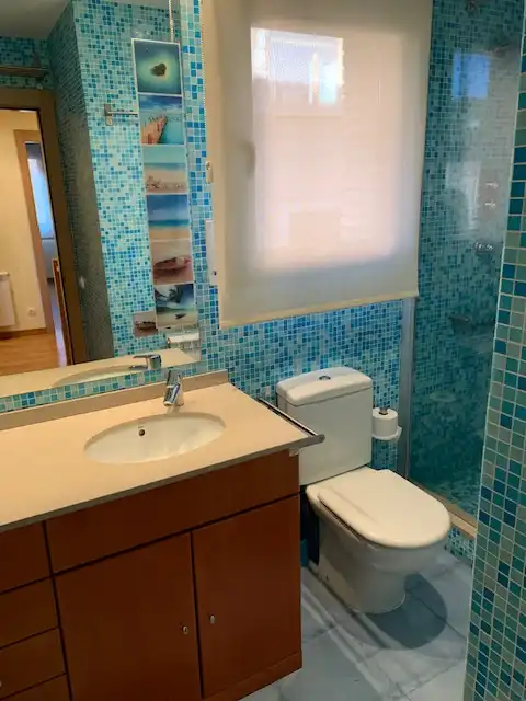 Baño de Planta baja de alquiler en Sant Cugat del Vallès con Calefacción, Jardín privado y Parquet