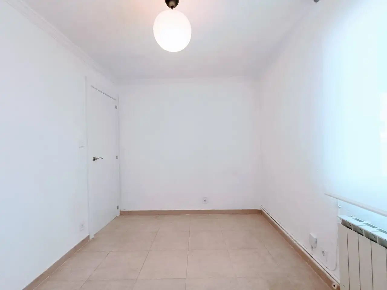 Schlafzimmer von Dachboden zur Miete in Madrid mit Heizung und Waschmaschine